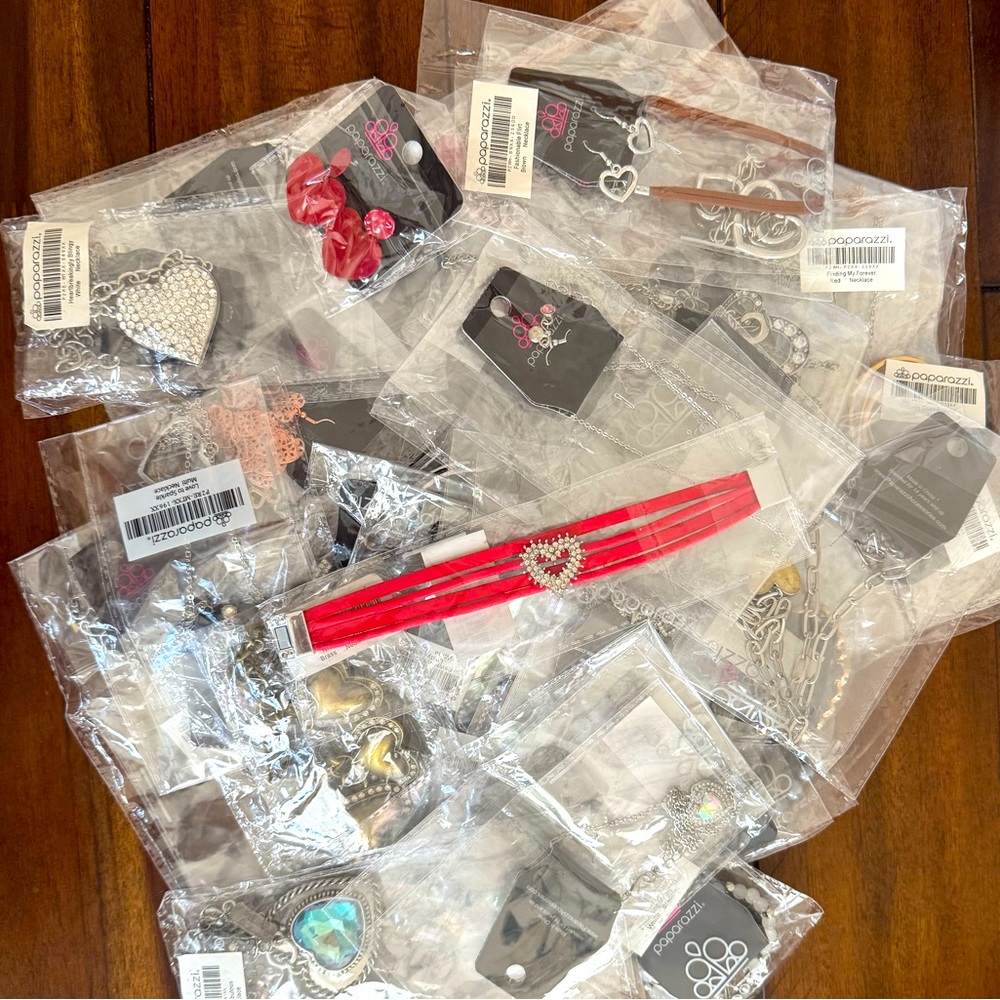 Paparazzi Lot! All things HEARTS! 44 pieces!